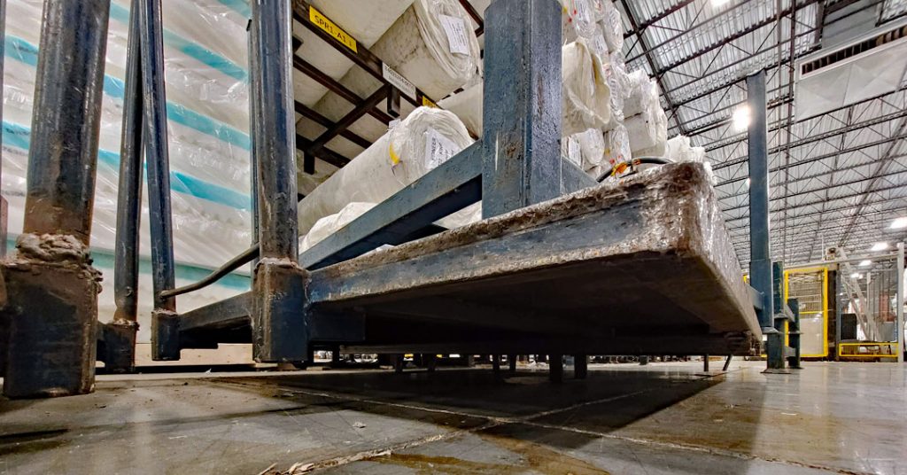 A second reinforcing tube near the wheels adds strength.